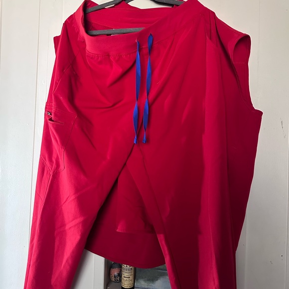 Figs - Red - Zamora™ & Rafaela™ Scrub Set - Picture 3 of 7